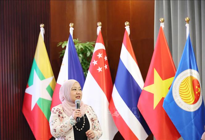 Sau buổi chiếu phim, các đại biểu cùng khán giả đã cùng giao lưu chia sẻ cảm nhận về bộ phim. Ảnh: Công Tuyên-PV TTXVN tại Trung Quốc