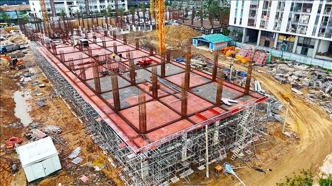 Hiện Dự án thí điểm nhà ở xã hội giai đoạn II tại phường Thành Sen đã hoàn thành việc đổ sàn tầng 2. Ảnh: Hữu Quyết – TTXVN