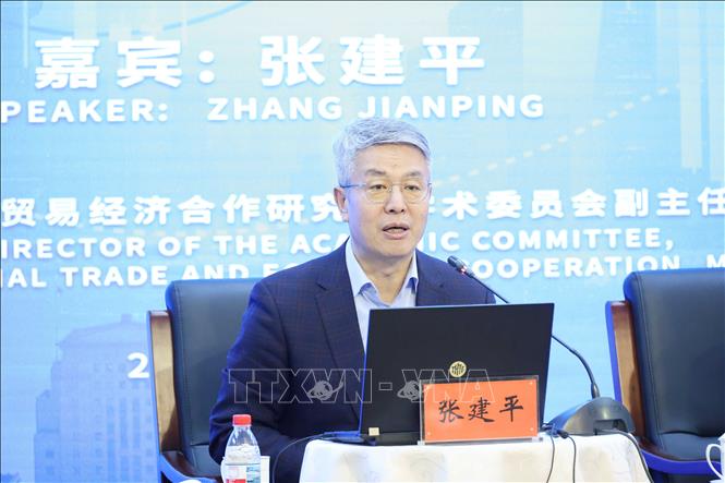 Phó Chủ nhiệm Ủy ban Học thuật thuộc Học viện Thương mại và Kinh tế Quốc tế, Bộ Thương mại Trung Quốc Trương Kiến Bình. Ảnh: Quang Hưng-PV TTXVN tại Trung Quốc