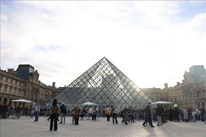 (Tư liệu) Bảo tàng Louvre tại Paris, Pháp. Ảnh: THX/TTXVN