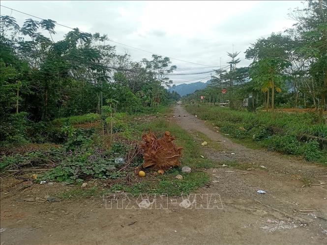 Dự án xây dựng đường trục trung tâm khu Trung tâm hành chính- Đô thị vùng miền núi phía Tây tỉnh Thanh Hóa tại huyện miền núi Ngọc Lặc (cũ) do Sở Xây dựng làm chủ đầu tư thi công dang dở. Ảnh: Nguyễn Nam-TTXVN 