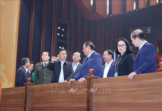 Thường trực Ban Bí thư Trần Cẩm Tú kiểm tra Hội trường tổ chức Đại hội XIV của Đảng. Ảnh: Phương Hoa – TTXVN