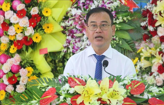 Ông Danh Phúc, Giám đốc Sở Dân tộc và Tôn giáo tỉnh An Giang phát biểu chúc mừng Đại lễ kỷ niệm 106 năm Ngày Đản sinh Đức Huỳnh Giáo chủ Phật giáo Hòa Hảo Huỳnh Phú Sổ. Ảnh: Công Mạo-TTXVN