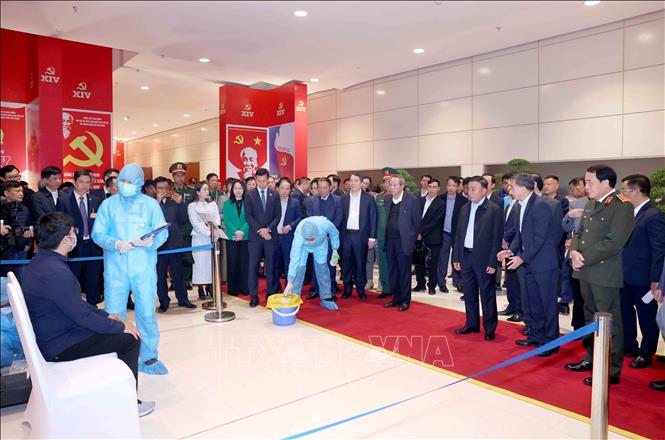 Thường trực Ban Bí thư Trần Cẩm Tú chủ trì sơ duyệt công tác tổ chức phục vụ Đại hội XIV của Đảng. Ảnh: Phương Hoa – TTXVN