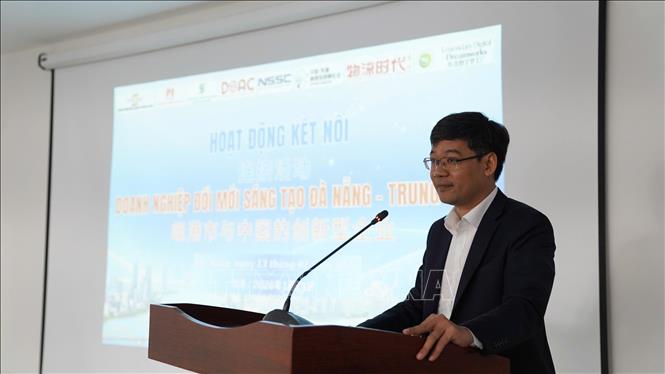Phó Giám đốc Sở Khoa học và Công nghệ thành phố Đà Nẵng Lê Sơn Phong phát biểu buổi giao lưu, kết nối với các doanh nghiệp Trung Quốc. Ảnh: Khoa Chương - TTXVN