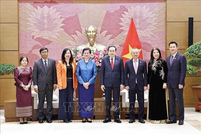 Chủ tịch Quốc hội Trần Thanh Mẫn với đại biểu. Ảnh: Doãn Tấn - TTXVN