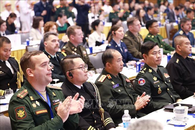 Đại biểu các tổ chức quốc tế dự Hội nghị tổng kết Chương trình hành động quốc gia khắc phục hậu quả bom mìn sau chiến tranh ở Việt Nam. Ảnh: Dương Giang-TTXVN 