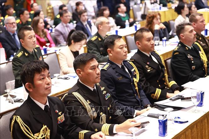 Đại biểu các tổ chức quốc tế dự Hội nghị tổng kết Chương trình hành động quốc gia khắc phục hậu quả bom mìn sau chiến tranh ở Việt Nam. Ảnh: Dương Giang-TTXVN 