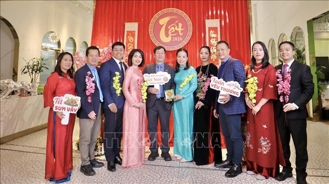 Các đại biểu dự chương trình “Xuân Quê hương” 2026 tại Trùng Khánh. Ảnh: TTXVN phát