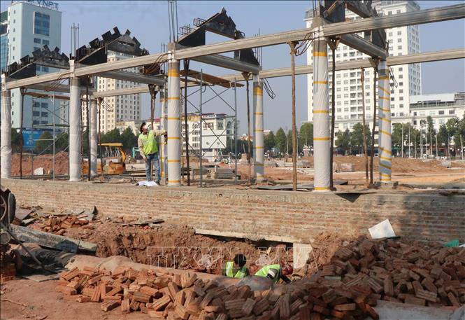 Đơn vị thi đông gấp rút triển khai các hạng mục của dự án. Ảnh: Thanh Thương - TTXVN