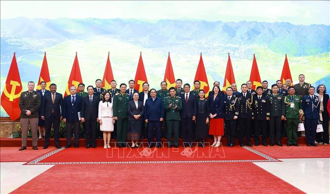 Thủ tướng Phạm Minh Chính và các đại biểu tham dự Hội nghị tổng kết thực hiện Chương trình hành động quốc gia khắc phục hậu quả bom mìn sau chiến tranh ở Việt Nam. Ảnh: Dương Giang-TTXVN
