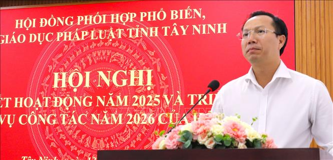 Phó Chủ tịch UBND tỉnh Đoàn Trung Kiên, Chủ tịch Hội đồng phối hợp phổ biến, giáo dục pháp luật tỉnh Tây Ninh, phát biểu chỉ đạo. Ảnh: Thanh Bình -TTXVN