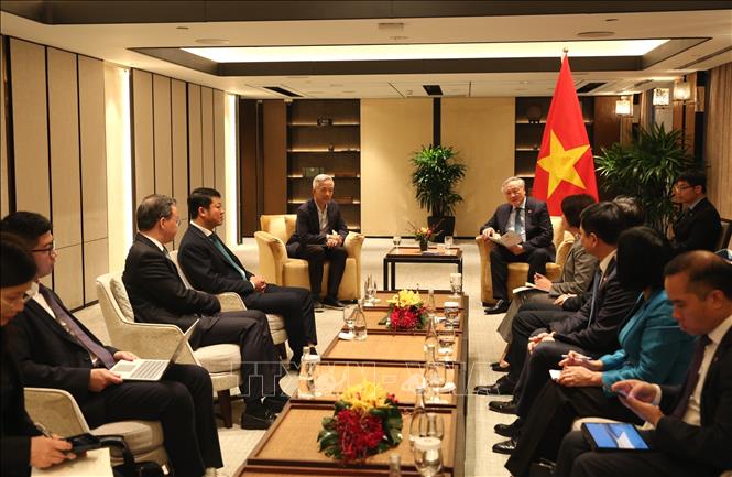 Phó Thủ tướng Thường trực Nguyễn Hòa Bình tiếp ông Hinwah Ho- Giám đốc đầu tư Quỹ Genedant, nguyên Giám đốc điều hành Quỹ quốc gia GIC. Ảnh: TTXVN phát