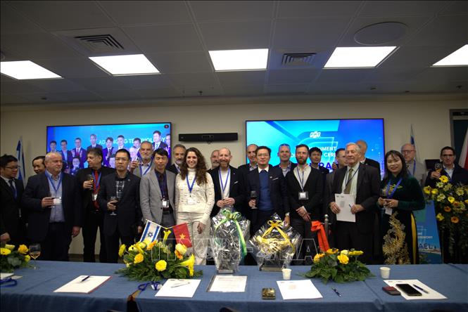 Đại diện Bộ Kinh tế và Công nghiệp của Israel cùng các đối tác công nghệ, doanh nghiệp và tổ chức đổi mới sáng tạo hàng đầu của Israel, tham dự buổi lễ. Ảnh: Thanh Bình - PV TTXVN tại Israel