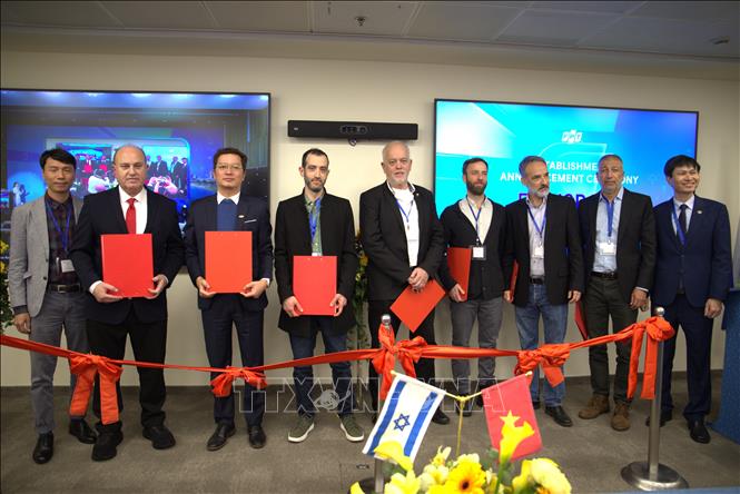 Lễ khai trương văn phòng FPT tại Israel và sự chứng kiến của các doanh nghiệp công nghệ Israel như Enabley, CropX, Cyabra, CyberproAI. Ảnh: Thanh Bình - PV TTXVN tại Israel