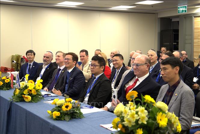 Đại diện Bộ Kinh tế và Công nghiệp của Israel, cùng các đối tác công nghệ, doanh nghiệp và tổ chức đổi mới sáng tạo hàng đầu của Israel, tham dự buổi lễ. Ảnh: Thanh Bình - PV TTXVN tại Israel