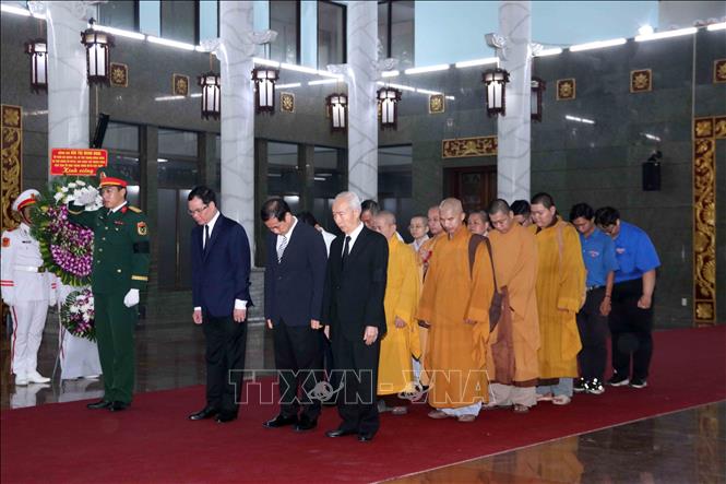 Đoàn đại biểu Ủy ban Trung ương MTTQ Việt Nam viếng Đại tướng Lê Văn Dũng. Ảnh: Xuân Khu-TTXVN