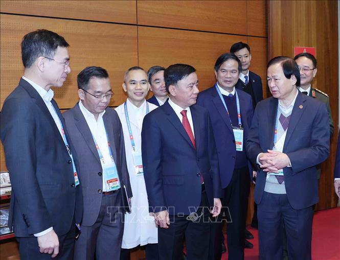 Thường trực Ban Bí thư Trần Cẩm Tú kiểm tra khu vực y tế tại Trung tâm hội nghị. Ảnh: Phương Hoa - TTXVN