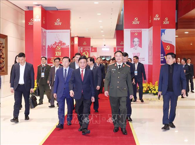 Thường trực Ban Bí thư Trần Cẩm Tú kiểm tra khu vực Trung tâm hội nghị. Ảnh: Phương Hoa - TTXVN