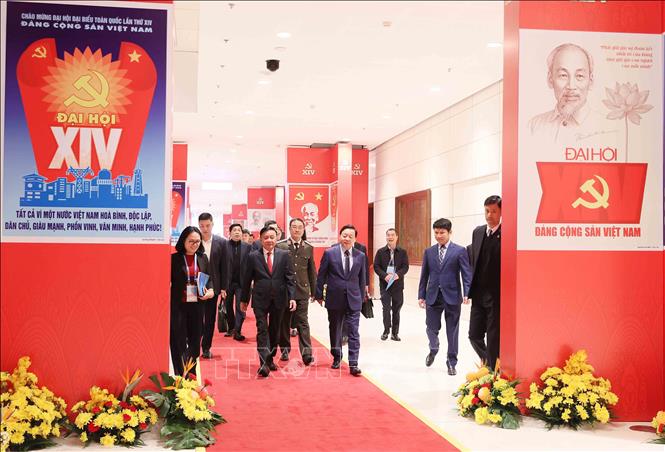 Thường trực Ban Bí thư Trần Cẩm Tú kiểm tra khu vực Trung tâm hội nghị. Ảnh: An Đăng - TTXVN