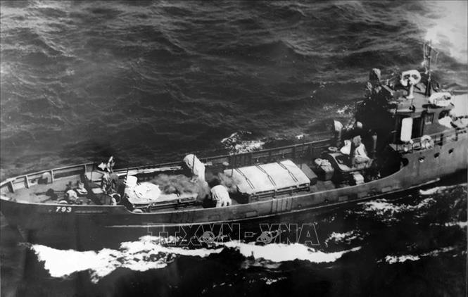  Ngày 23/10/1961, Bộ Quốc phòng thành lập Đoàn vận tải quân sự 759 mở đường chiến lược mới - Đường Hồ Chí Minh trên biển để vận chuyển người và vũ khí đến các chiến trường xa ở miền Nam, những nơi mà đường Hồ Chí Minh trên bộ chưa thể vươn tới. Ảnh: TTXVN phát