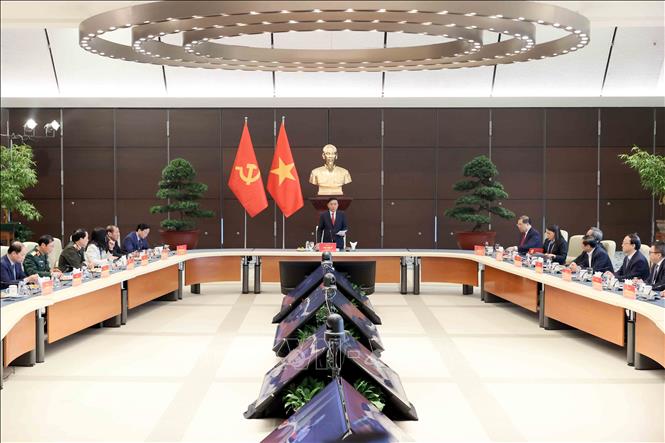 Thường trực Ban Bí thư Trần Cẩm Tú chủ trì cuộc họp với các cơ quan, đơn vị liên quan, hoàn thiện các nội dung chuẩn bị phục vụ đại hội. Ảnh: An Đăng - TTXVN