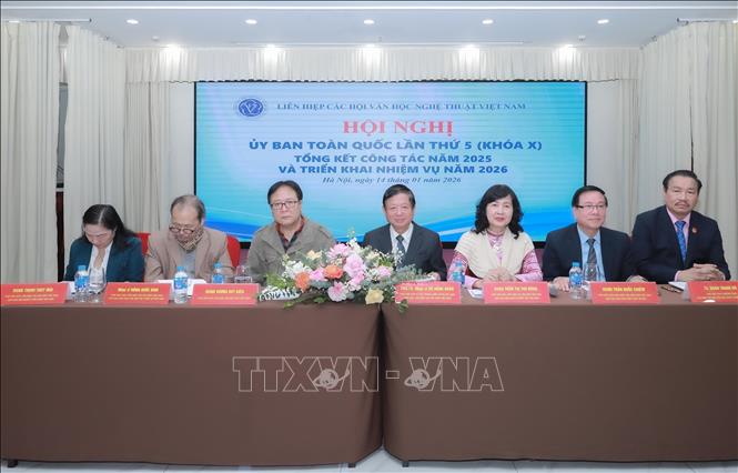 PGS.TS, Nhạc sĩ Đỗ Hồng Quân, Chủ tịch Liên hiệp các Hội Văn học nghệ thuật Việt Nam chủ trì hội nghị. Ảnh: Phan Phương -TTXVN