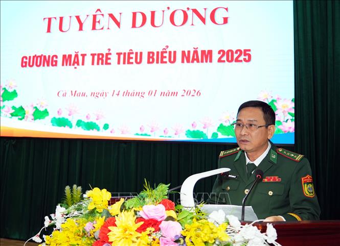 Đại tá Nguyễn Quang Hà, Phó Chính ủy BĐBP tỉnh Cà Mau, phát biểu tại buổi tuyên dương. Ảnh: TTXVN phát