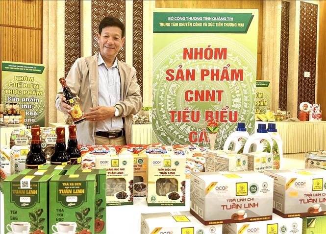 Quảng Trị hiện có 372 sản phẩm OCOP được công nhận từ 3 sao trở lên, gồm 306 sản phẩm 3 sao, 63 sản phẩm 4 sao và 3 sản phẩm 5 sao, với 234 chủ thể kinh tế tham gia. Ảnh: Nguyên Linh – TTXVN