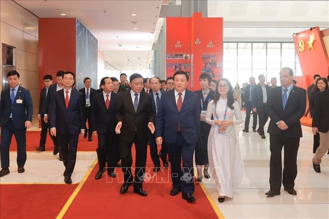 Lãnh đạo Đảng, Nhà nước đến dự họp báo và khai trương Trung tâm Báo chí Đại hội XIV. Ảnh: Minh Quyết - TTXVN