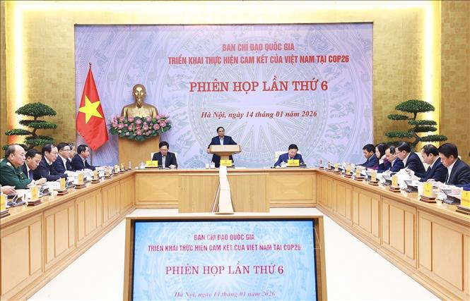 Thủ tướng Phạm Minh Chính chủ trì phiên họp lần thứ 6 BCĐ thực hiện cam kết của Việt Nam tại COP 26. Ảnh: Dương Giang-TTXVN 
