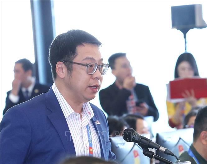 Phóng viên Dương Tùng của Thông tấn xã Việt Nam đặt câu hỏi. Ảnh: Phương Hoa – TTXVN
