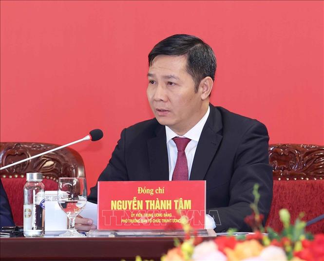 Đồng chí Nguyễn Thành Tâm, Uỷ viên Trung ương Đảng, Phó Trưởng Ban Tổ chức Trung ương trả lời câu hỏi của phóng viên. Ảnh: Phương Hoa - TTXVN