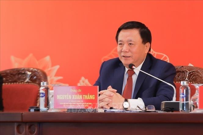 Đồng chí Nguyễn Xuân Thắng, Uỷ viên Bộ Chính trị, Giám đốc Học viện Chính trị quốc gia Hồ Chí Minh, Chủ tịch Hội đồng Lý luận Trung ương trả lời câu hỏi của phóng viên. Ảnh: Minh Quyết - TTXVN