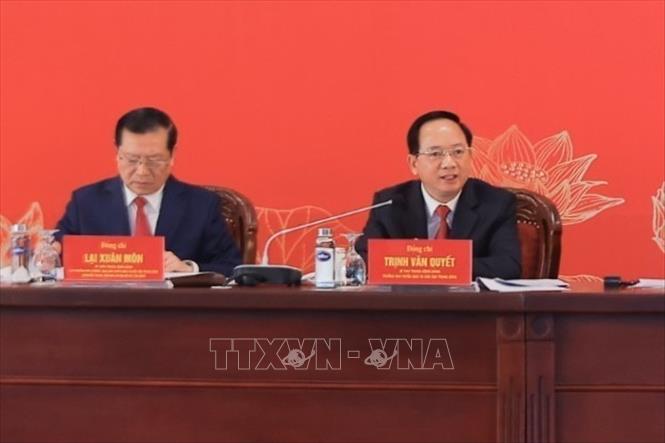 Đồng chí Trịnh Văn Quyết, Bí thư Trung ương Đảng, Trưởng Ban Tuyên giáo và Dân vận Trung ương trả lời câu hỏi của phóng viên. Ảnh: Minh Quyết - TTXVN