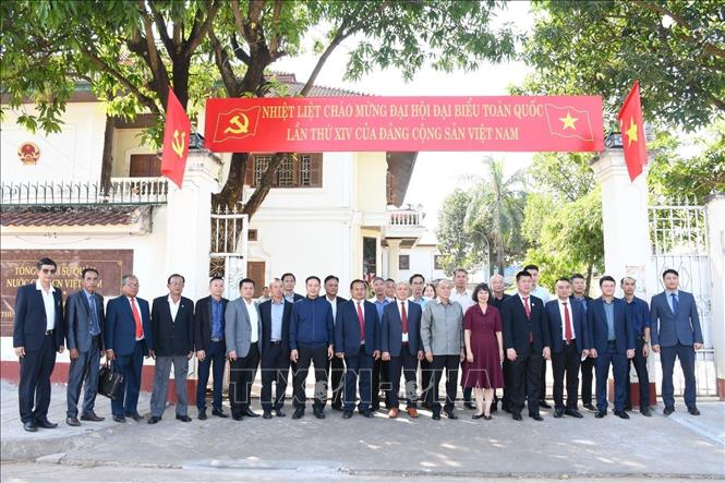 Các đại biểu Việt Nam - Lào chụp ảnh lưu niệm. Ảnh: TTXVN phát