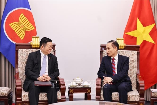 Bí thư Trung ương Đảng, Bộ trưởng Bộ Ngoại giao Lê Hoài Trung tiếp Tổng Thư ký ASEAN Kao Kim Hourn. Ảnh: Minh Đức - TTXVN