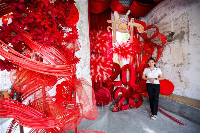 Khu vực trung tâm phường Tân Ninh (Tây Ninh) rực rỡ sắc Xuân với các tiểu cảnh trang trí Tết, sẵn sàng phục vụ người dân và du khách dịp đầu năm mới. Ảnh: Giang Phương – TTXVN