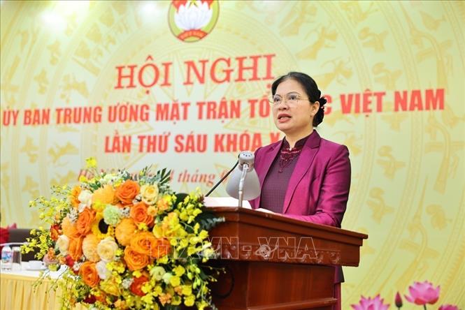 Tân Phó Chủ tịch, Tổng Thư ký Ủy ban Trung ương MTTQ Việt Nam Hà Thị Nga phát biểu nhận nhiệm vụ. Ảnh: Minh Đức – TTXVN