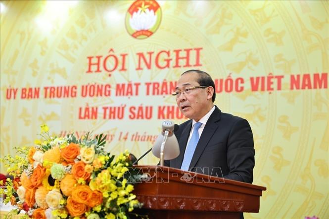 Phó Chủ tịch Ủy ban Trung ương MTTQ Việt Nam Hoàng Công Thủy trình bày Tờ trình tại Hội nghị. Ảnh: Minh Đức – TTXVN