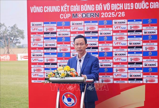 Phó Tổng thư ký Liên đoàn Bóng đá Việt Nam Nguyễn Minh Châu, Trưởng Ban tổ chức phát biểu. Ảnh: Nam Sương - TTXVN