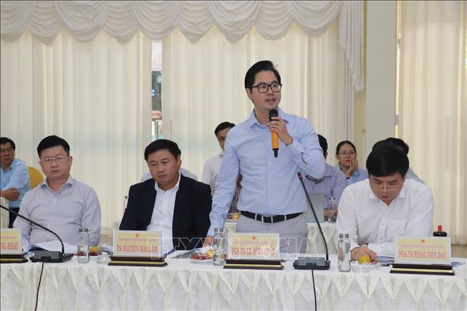 PGS.TS Lê Đình Tuấn, Hiệu trưởng Trường Đại học Kinh tế Công nghiệp Long An, phát biểu tại Hội thảo. Ảnh: Thanh Bình -TTXVN