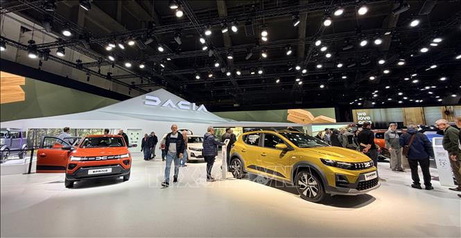 Nhiều mẫu xe hybrid được giới thiệu tại triển lãm. Ảnh: Hương Giang - PV TTXVN tại Bỉ