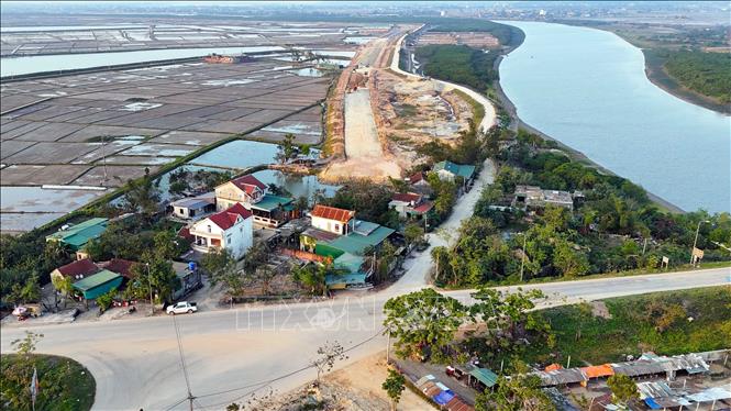 Vị trí vướng mặt bằng tại Dự án đường vành đai phía Đông (phường Trần Phú). Ảnh Hữu Quyết - TTXVN