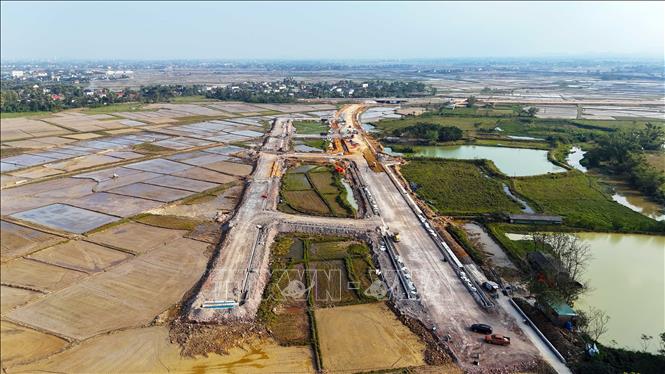 Hạ tầng khu tái định cư dự án đường Hàm Nghi kéo dài đang được đẩy nhanh tiến độ thi công để đón người dân vào ở. Ảnh Hữu Quyết – TTXVN