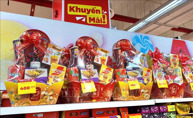 Giỏ quà Tết Nguyên đán Bính Ngọ 2026 được bày bán tại Siêu thị Go! phường Phan Rang (Khánh Hòa). Ảnh: Nguyễn Thành - TTXVN