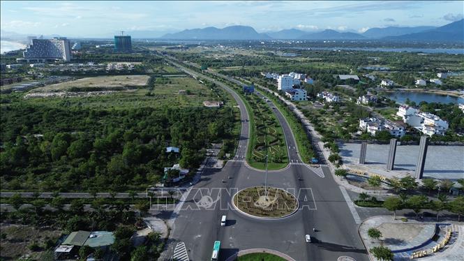 The transportation system has been invested in to connect Nha Trang with the southern coastal area of ​​Khanh Hoa province. VNA Photo: Nguyễn Thành