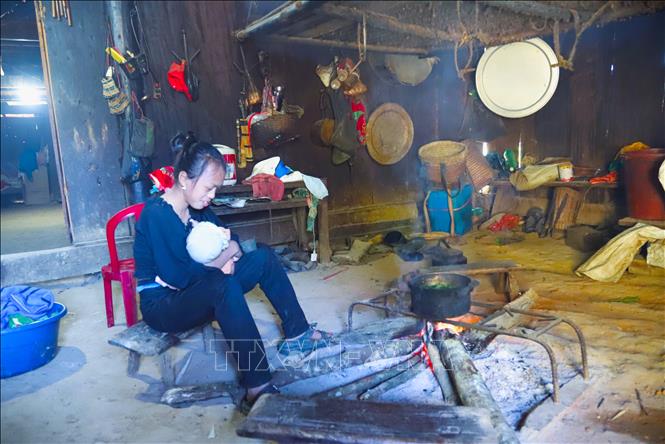 Cuộc sống của người dân bản Huồi Măn (xã Nhôn Mai, tỉnh Nghệ An). Ảnh: Xuân Tiến - TTXVN 