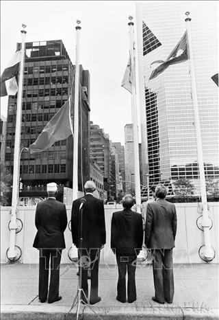 Ngày 20/9/1977, Việt Nam gia nhập Liên hợp quốc. Đây là một mốc son lịch sử, đánh dấu sự ghi nhận của tổ chức toàn cầu lớn nhất hành tinh và cộng đồng quốc tế đối với một nước Việt Nam hòa bình, thống nhất, độc lập, tự do và dân chủ. Ảnh: TTXVN