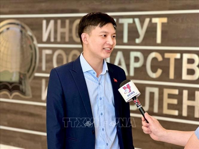 Nghiên cứu sinh năm cuối Học viện Hành chính Công và Kinh tế Quốc dân trực thuộc Tổng thống Nga (RANEPA) Lê Huỳnh Đức trả lời phỏng vấn TTXVN. Ảnh: NVCC
